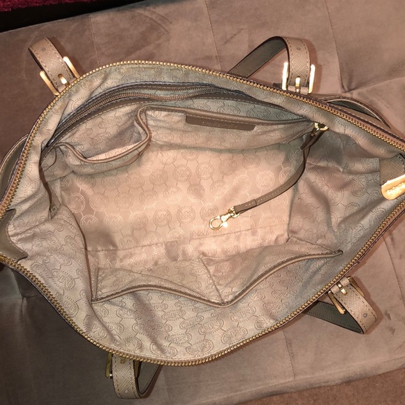 Michael Kors Jet Set Tote - Picture 2 of 7